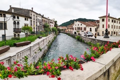 Il_fiume_Meschio_visto_da_Serravalle_(Vittorio_Veneto,_Treviso) (1)_small