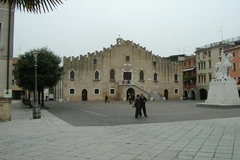 Portogruaro_Piazza_della_Repubblica_01_small
